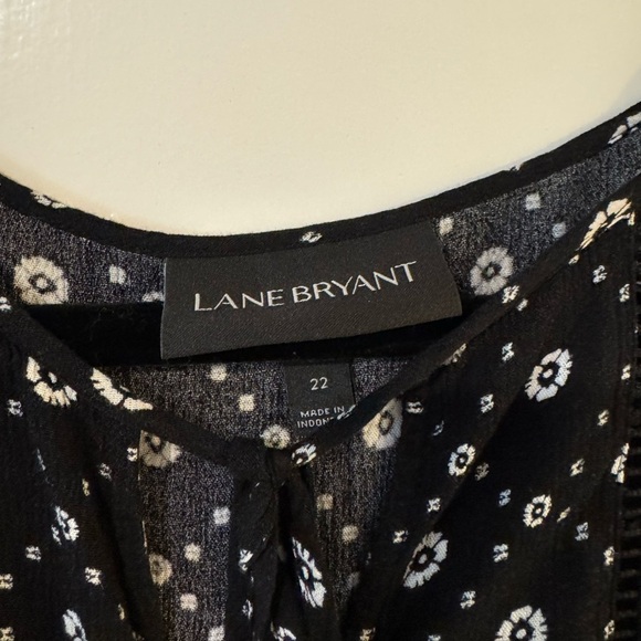 Lane Bryant size 22 short flutter sleeve blouse lightweight - Picture 2 of 7